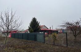 Casa in Iratosu cu teren, apa curentă, centrală termica , curte mare, livada