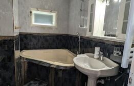 Apartament cu 4 camere, 165 mp, zona Intim 