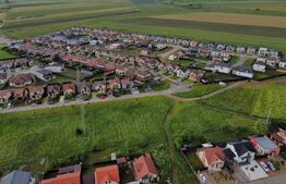 Teren intravilan, 7.900 mp, destinat dezvoltării de spații comerciale