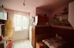 Apartament cu 3 camere si balcon, decoamandat, spatios si calduros in Lipova