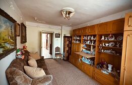 Apartament cu 3 camere si balcon, decoamandat, spatios si calduros in Lipova