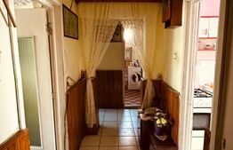 Apartament cu 3 camere si balcon, decoamandat, spatios si calduros in Lipova