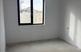 Casă Noua cu etaj, 5cam , 3bai, Terasa de 30mp, semifinisat