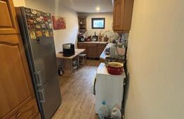 Casă spațioasă, 177 mp construiți, teren 3400 mp, 5 camere, cazan pe lemne