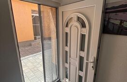 Casă în Șofronea cu 2 corpuri, 5 camere, terase, garaj și teren generos
