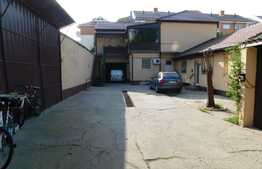 Casa spatioasa cu spatiu comercial, 220 mp utili, Parneava-Faleza Sud