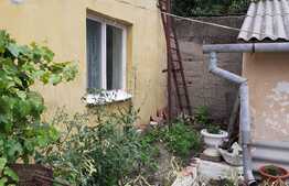 Casa curte comuna, in cartierul Gradiste