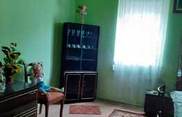 Casa curte comuna, in cartierul Gradiste