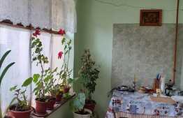 Casa curte comuna, in cartierul Gradiste