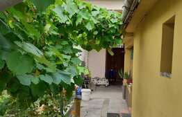 Casa curte comuna, in cartierul Gradiste