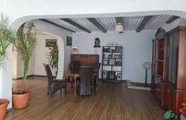 Casa cu 2 corpuri, 400 mp utili, teren 900 mp, Tabacovici