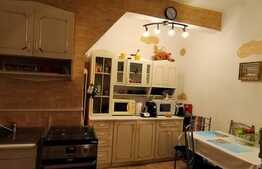 Locatia face diferenta! Apartament 3 camere la casa, 74 mp, zona Piata mica!