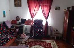 OPORTUNITATE casa zona centrala cu 367 mp singur in curte!