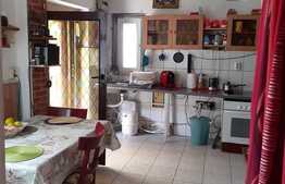 OPORTUNITATE casa zona centrala cu 367 mp singur in curte!