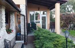 OPORTUNITATE vila S+P+E de 310 mp cu doua fronturi stradale si teren de 1570 mp!