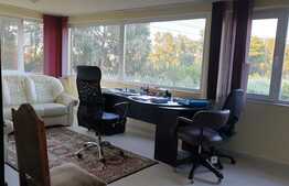 OPORTUNITATE vila S+P+E de 310 mp cu doua fronturi stradale si teren de 1570 mp!