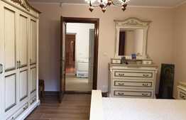 OPORTUNITATE vila S+P+E de 310 mp cu doua fronturi stradale si teren de 1570 mp!