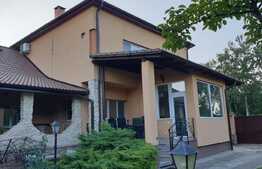 OPORTUNITATE vila S+P+E de 310 mp cu doua fronturi stradale si teren de 1570 mp!