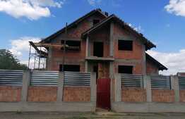 Casă individuală la rosu, 311 mp, teren 475 mp, în Sânnicolau Mic