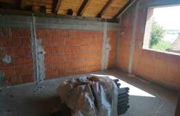 Casă individuală la rosu, 311 mp, teren 475 mp, în Sânnicolau Mic