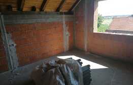 Casă individuală la rosu, 311 mp, teren 475 mp, în Sânnicolau Mic