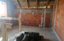 Casă individuală la rosu, 311 mp, teren 475 mp, în Sânnicolau Mic