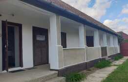 OPORTUNITATE! Casa de 160 mp, teren cu livada 1671 mp si front stradal 20, Sanleani!