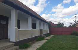 OPORTUNITATE! Casa de 160 mp, teren cu livada 1671 mp si front stradal 20, Sanleani!