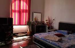 Apartament la casa, 95 mp, 105 mp teren, Piata Catedralei