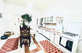 Apartament de 3 camere intr-o cladire interbelica, 190 mp utili, zona Centrala!