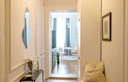 Apartament interbelic cu 2 camere, 103 mp, zona Ultracentrala!