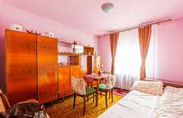 Apartament 2 camere, decomandat, etajul 2, zona Banu Maracine