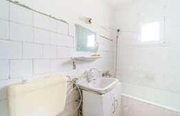 Apartament 2 camere, decomandat, etajul 2, zona Banu Maracine