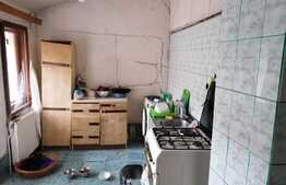 Casa 70 mp, teren de 612 mp, in Parneava