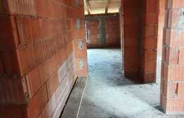 Casa la rosu de 140 mp utili, 300 mp teren, Livada!