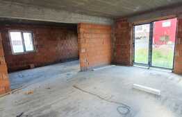 Casa la rosu de 140 mp utili, 300 mp teren, Livada!