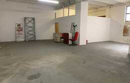 Spatiu comercial cu vitrina, 200 mp, zona Boul Rosu