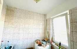  Apartament de 2 camere, 40 mp, semidecomandat, zona Intim! Negociabil