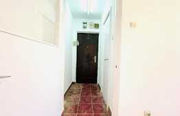  Apartament de 2 camere, 40 mp, semidecomandat, zona Intim! Negociabil