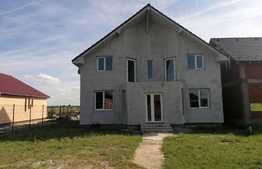 Casa la gri P+M, 165 mp utili, teren 300 mp, in Zimandu Nou