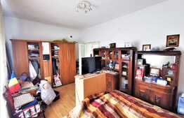 Apartament la casa cu 3 camere, 90 mp utili, curte, pod, zona Centrala