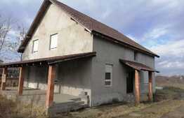 Casa individuală de 189 mp utili, teren 4227 mp, in Macea