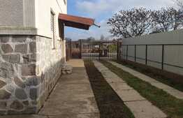 Casa individuala, teren 750 mp, centru Curtici