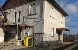 Casa individuala, teren 750 mp, centru Curtici