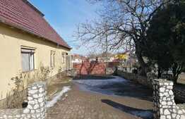 Casa renovabilă cu teren 2350 mp, Sâmbăteni