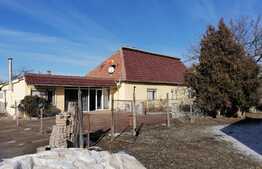 Casa renovabilă cu teren 2350 mp, Sâmbăteni