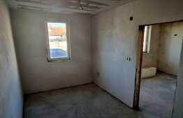 Ocazie Unica! Apartament de 2 camere, curte comuna, zona Biserica Sarbeasca!