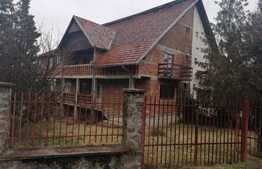 Duplex la rosu, 310 mp utili, teren 700 mp, Păuliș