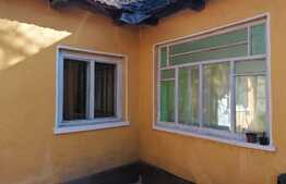 Casa de 120 mp utili, 3 corpuri, 938 mp, Cuvin