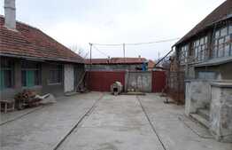 Casa 5 camere, doua corpuri, cu teren 1889 mp, front stradal 86 ml, Minis